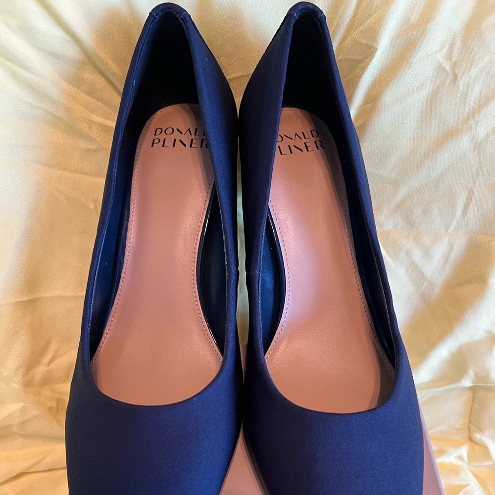 Donald J. Pliner Women's Navy Heels